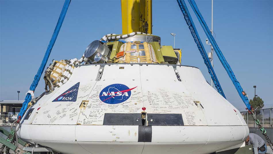 Engineers prepare to test the parachute system for NASA’s Orion spacecraft at the U.S. Army Yuma Proving Ground in Yuma, Arizona on Wednesday, Aug. 26. (Radislav Sinyak/ NASA)