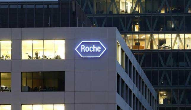 The logo of Swiss pharmaceutical company Roche is seen at a plant in the central Swiss village of Rotkreuz in this November 6, 2013 file photo. REUTERS/ARND WIEGMANN