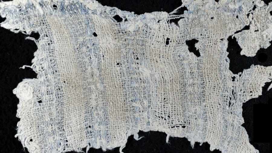At first, the textile appeared to be colorless, but after close examination, researchers determined that it had a grayish tone that did not belong to the fabric itself. Photo credit: Lauren A. Badams / Science Mag