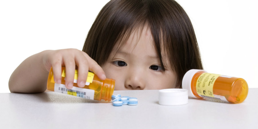 Of 13,052 children hospitalized for poisonings from opioid prescriptions, 176 died. Photo credit: The Huffington Post Canada