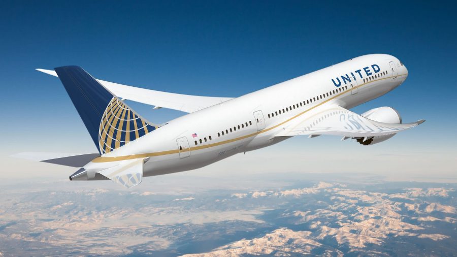 United Airlines officers drag passenger out of the plane