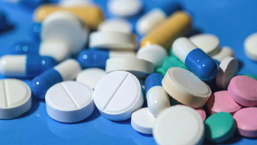 Opioids -mostly painkillers and heroin- were responsible for the deaths of over 33,000 people across the United States in 2015. Image credit: Health Line