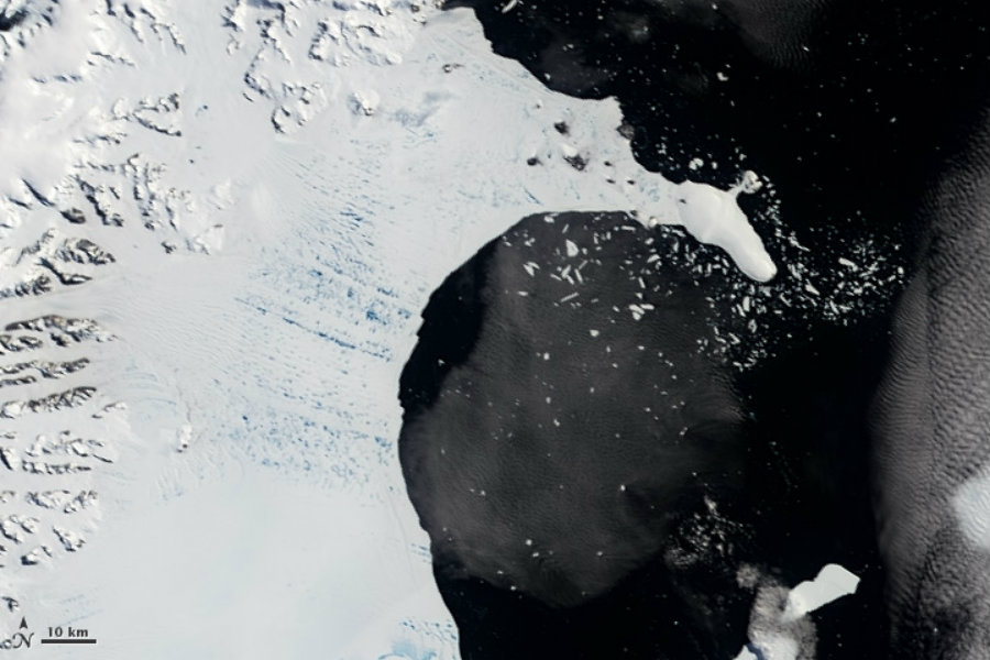 Collapse of the Larsen B Ice Shelf. Image credit: NASA Earth Observatory