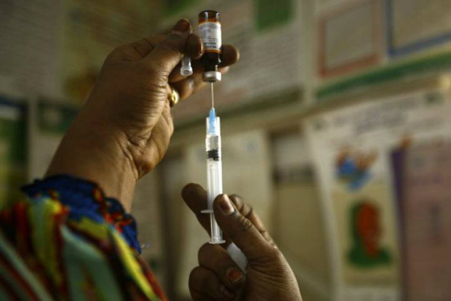 The report showed that a single reconstitution syringe was used to vaccinate multiple people for the entire four days of the campaign. Image credit: Ashraf Shazly / AFP / Getty Images