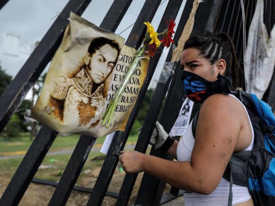"Cursed be the soldier who aims its weapon at his people" -Simon Bolivar. Image Credit: EFE
