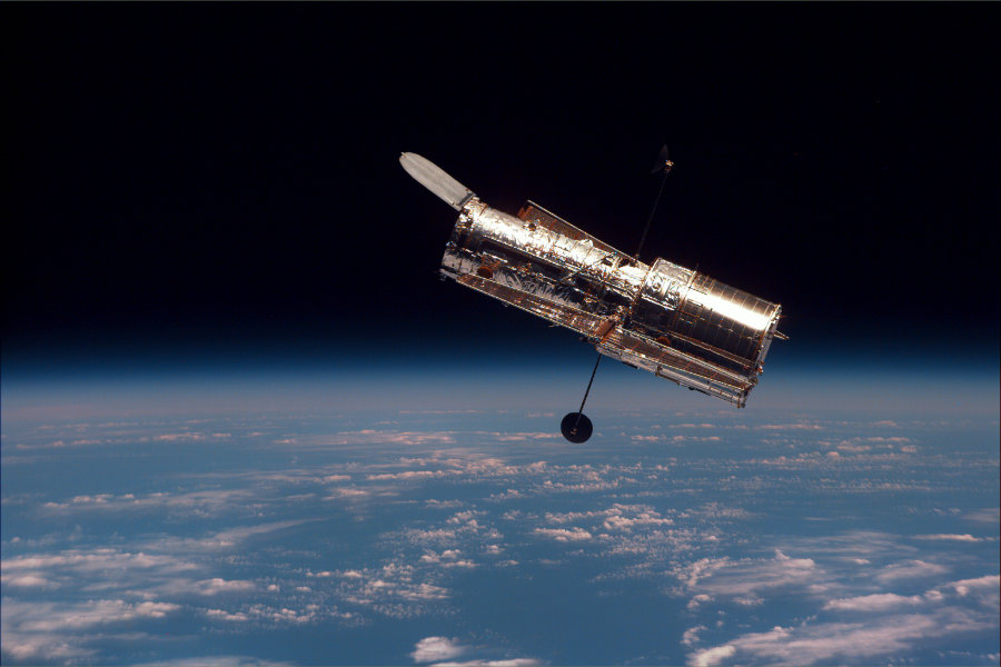 Hubble Space Telescope reveals a binary asteroid with cometary activity. Image credit: NASA