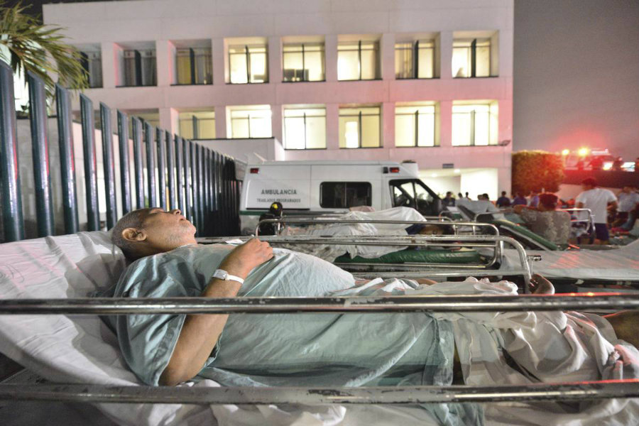 The situation was described as chaotic, the hospital staff had to take patients outside the damaged hospital. Image credit: EPA / STR / Global News
