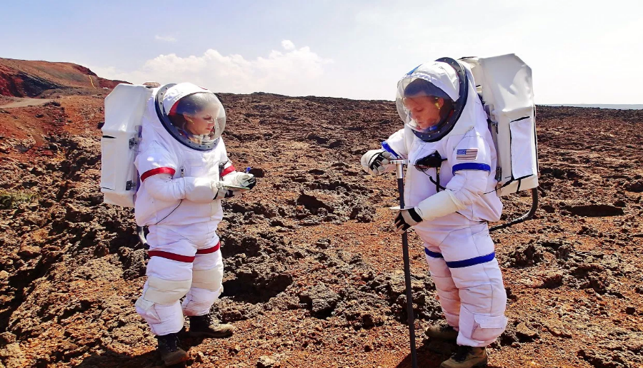 Crewmembers Anne Caraccio and Tiffany Swarmer during the experiment at HI-SEAS. Image Credit: Space Safety Magazine