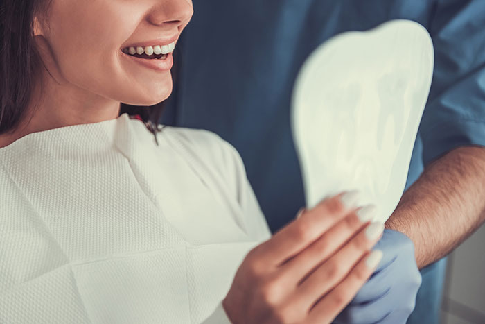 Get Flawless Teeth with the Use of Dental Veneers