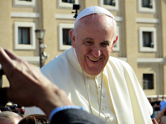 Pope Francis Visits Iraq to Identify With Persecuted Christians, Meet With Shia Muslim Leader
