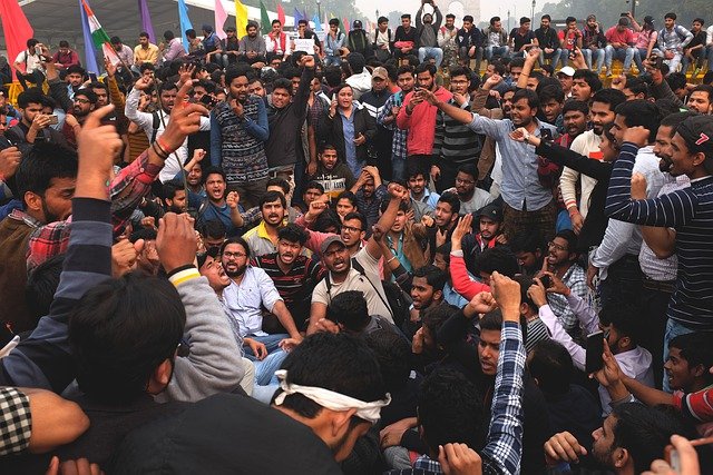 Pakistan Blocks Twitter and Facebook after Anti-French Protests Rips through Country