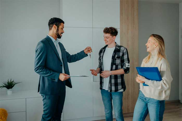 Luzy Ostreicher Provides The Beginner's Guide to Real Estate Investing: Turning Properties Into Profits