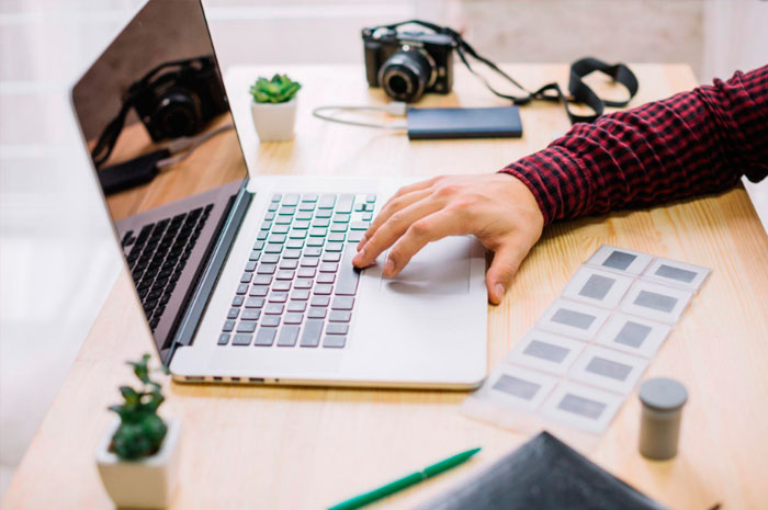 Print Minds, Digital Futures: Legacy Editors at the Front of Media Innovation
