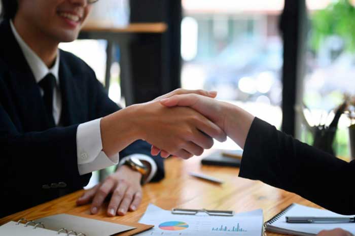 Brandon Jones Davidson Homes: Mastering M&As to Identify, Acquire, and Integrate for Success